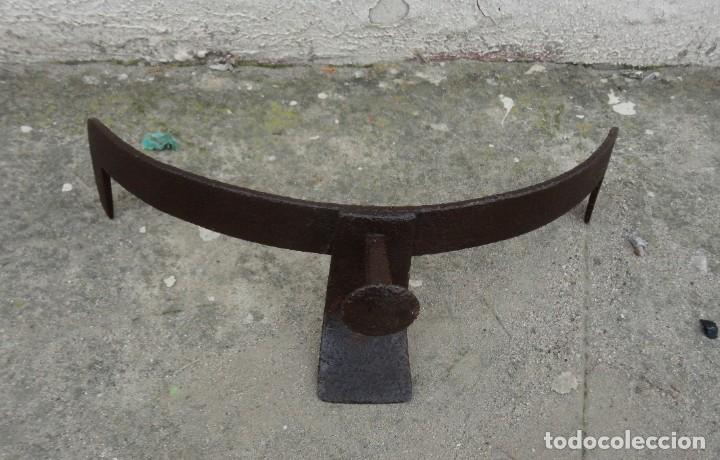 Antig&uuml;edades: Morillo antiguo de forja para chimenea referencia 3 - Foto 2
