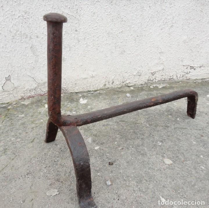 Antig&uuml;edades: Morillo antiguo de forja para chimenea referencia 9 - Foto 1