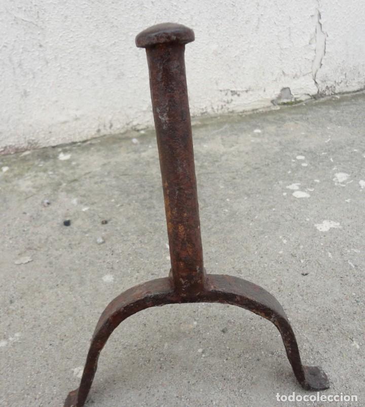 Antig&uuml;edades: Morillo antiguo de forja para chimenea referencia 9 - Foto 2