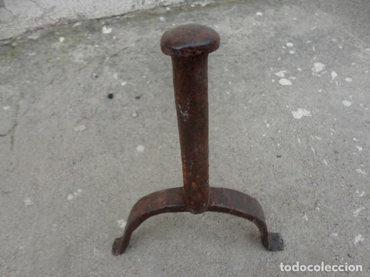 Antig&uuml;edades: Morillo antiguo de forja para chimenea referencia 9 - Foto 3