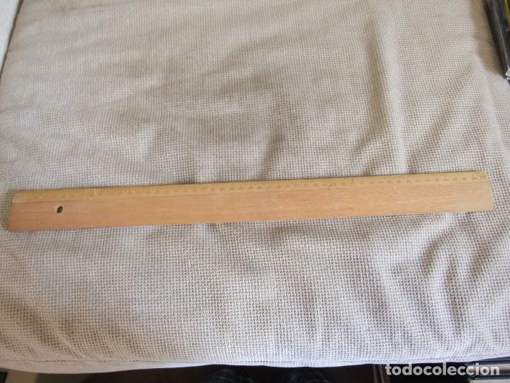 Antig&uuml;edades: Antigua Regla de Madera 50 cm - Foto 1