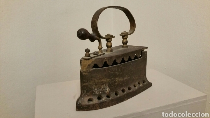Antigüedades: Antigua Plancha de hierro para Carbón. Siglo XIX. Con mango liso de metal. - Foto 3 - 241538280