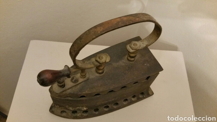 Antigüedades: Antigua Plancha de hierro para Carbón. Siglo XIX. Con mango liso de metal. - Foto 4 - 241538280