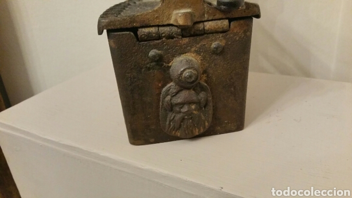 Antigüedades: Antigua Plancha de hierro para carbón con chimenea. Siglo XIX. - Foto 4 - 241543675