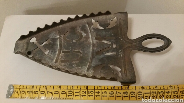 Antigüedades: Antiguo soporte de hierro para Plancha con carbón. UCM. Siglo XIX. - Foto 6 - 241780315