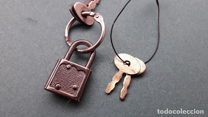 Antig&uuml;edades: mini candado con 4 llaves (3x2cm aprox) - Foto 2