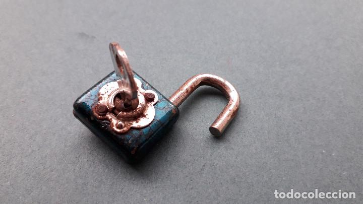 Antig&uuml;edades: mini candado con 1 llave (4x2cm aprox) - Foto 3