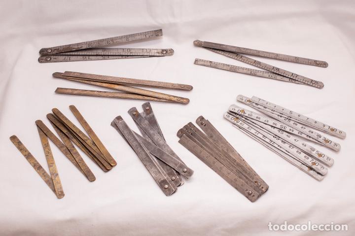 Antig&uuml;edades: Lote reglas plegables metal - Foto 1