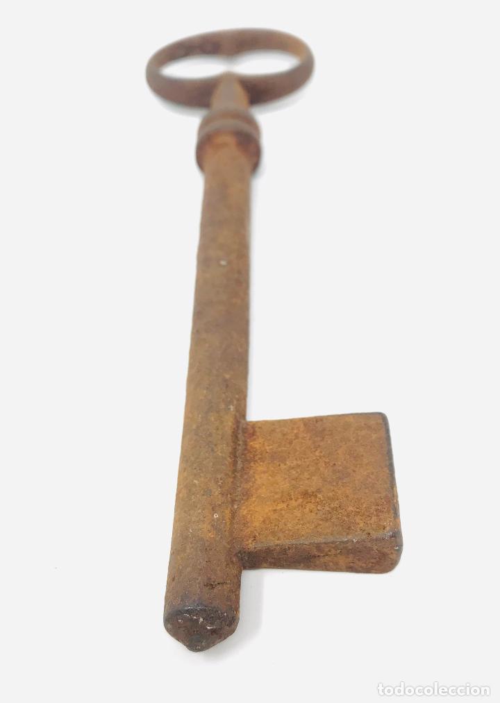 Antig&uuml;edades: llave antigua de hierro - Foto 3