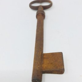 llave antigua de hierro