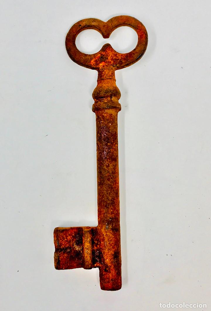 Antig&uuml;edades: llave antigua de hierro - Foto 3