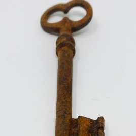 llave antigua de hierro