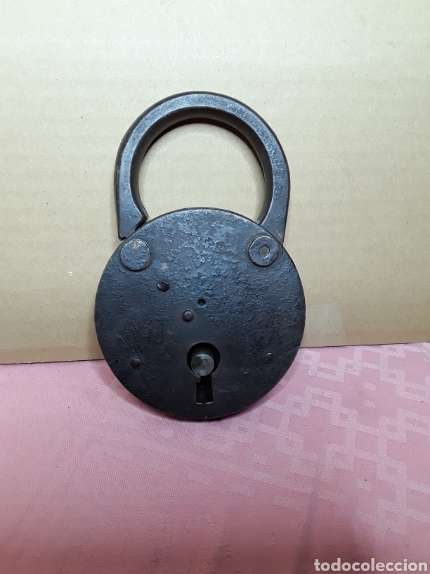 Antigüedades: Gran candado con su llave - Foto 2 - 245439580