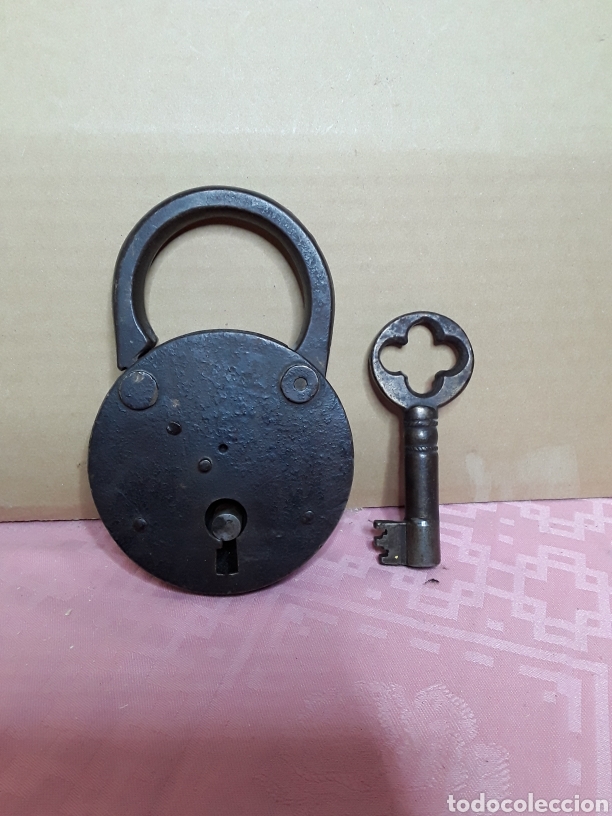 Antigüedades: Gran candado con su llave - Foto 1 - 245439580