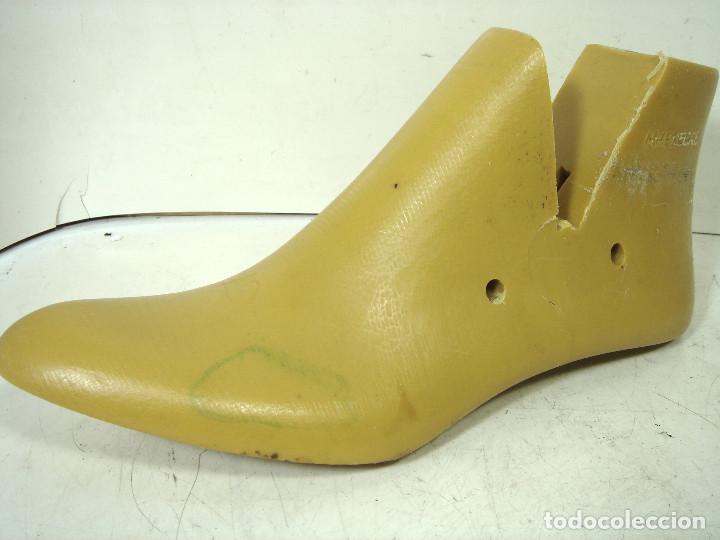 Antig&uuml;edades: ORMA DE ZAPATO - MAPRKAL - PLASTICO BOTA - Foto 2