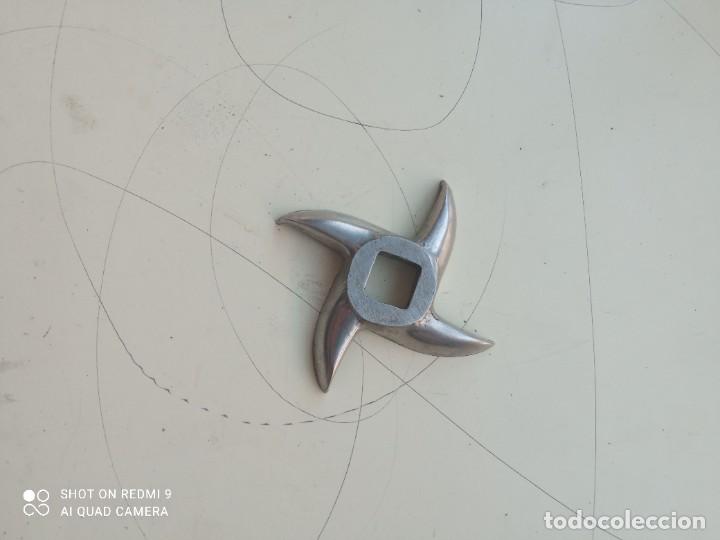 Antig&uuml;edades: CUCHILLA DE ACERO INOXIDABLE DE PICADORA - Foto 1