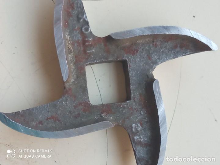 Antig&uuml;edades: CUCHILLA DE ACERO INOXIDABLE DE PICADORA - Foto 3