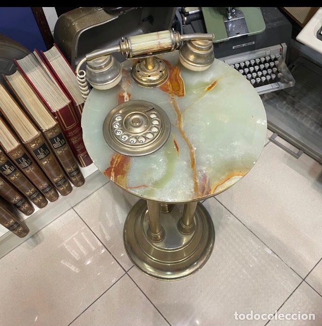 Tel&eacute;fonos: Tel&eacute;fono antiguo en mesa de m&aacute;rmol 1950 - Foto 2