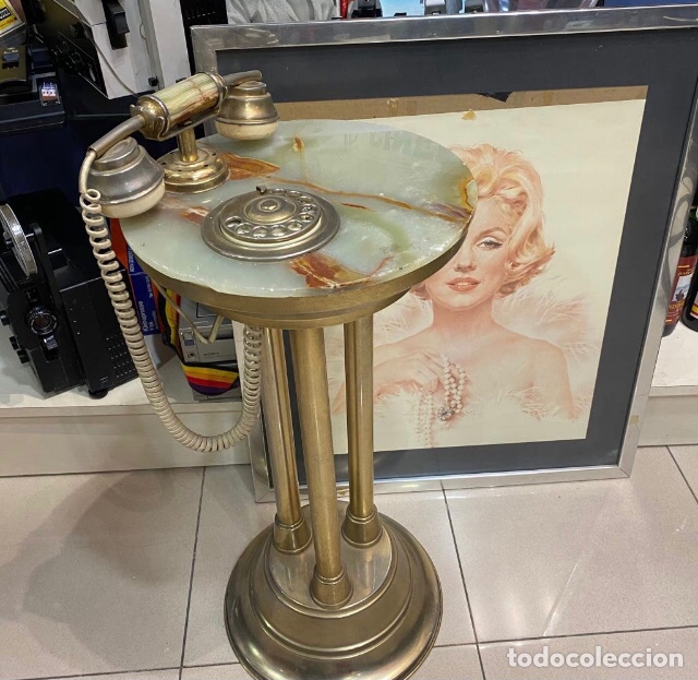Tel&eacute;fonos: Tel&eacute;fono antiguo en mesa de m&aacute;rmol 1950 - Foto 1