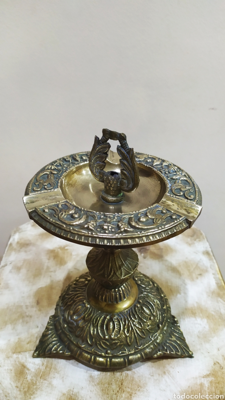 Antig&uuml;edades: Cenicero de Bronce con pie, macizo. - Foto 2