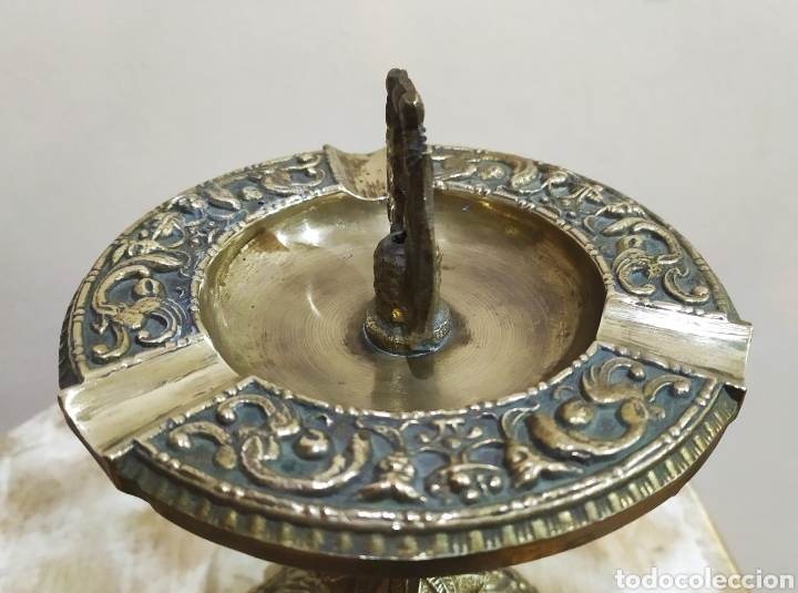 Antig&uuml;edades: Cenicero de Bronce con pie, macizo. - Foto 7