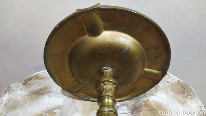 Antig&uuml;edades: Cenicero de Bronce con pie, macizo. - Foto 17