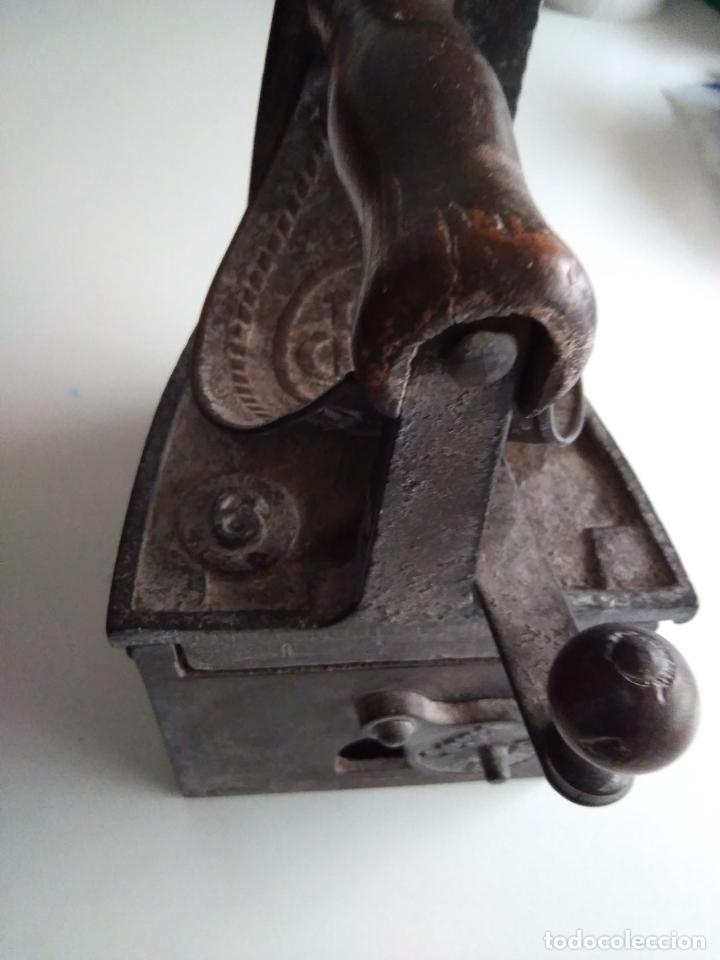 Antig&uuml;edades: PLANCHA DE CARBON DE CHIMENEA LICSA - Foto 5