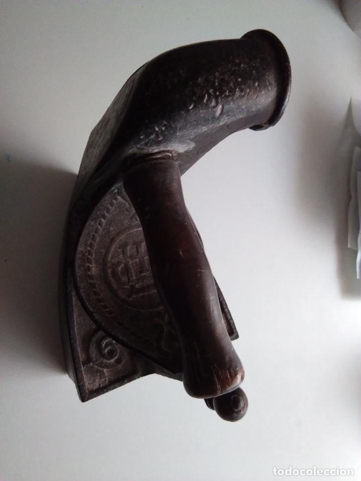 Antig&uuml;edades: PLANCHA DE CARBON DE CHIMENEA LICSA - Foto 9