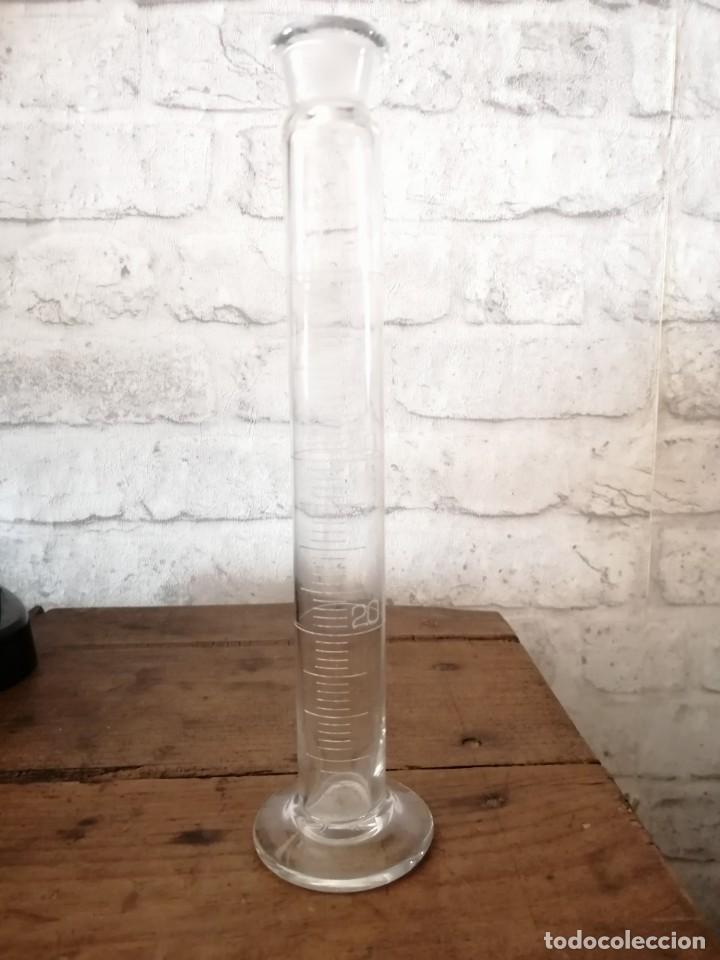 Antig&uuml;edades: Probeta de laboratorio 60CC. 21,9cm. - Foto 1