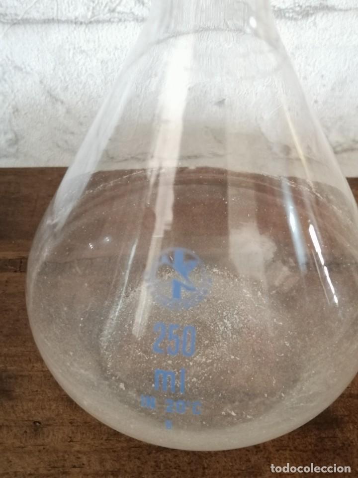Antig&uuml;edades: Probeta de laboratorio 250 ml. in 20&ordm;C B. 22,5cm - Foto 2