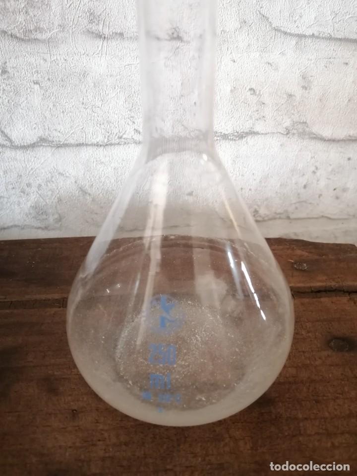 Antig&uuml;edades: Probeta de laboratorio 250 ml. in 20&ordm;C B. 22,5cm - Foto 3