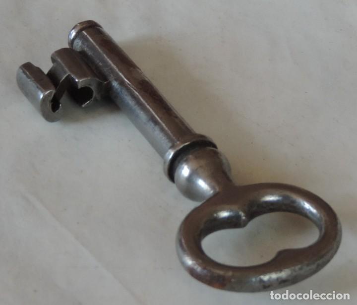 Antig&uuml;edades: ANTIGUA LLAVE EN HIERRO DE FORJA. MACIZA. MIDE 11 CMS. - Foto 1