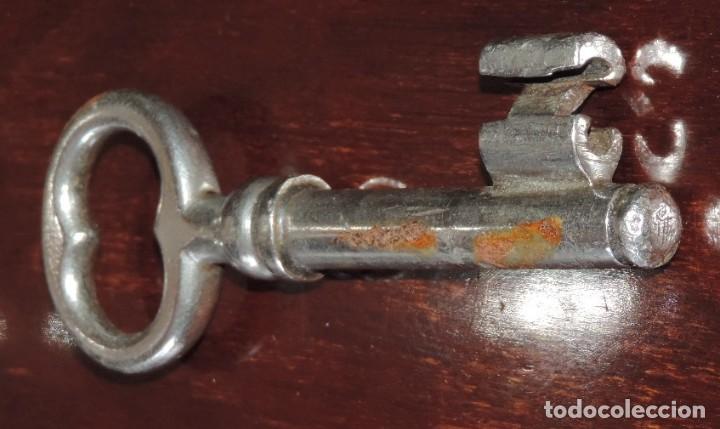 Antig&uuml;edades: ANTIGUA LLAVE EN HIERRO DE FORJA. MACIZA. MIDE 11 CMS. - Foto 3