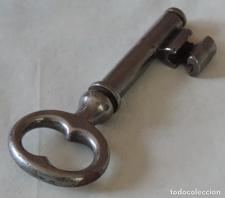 Antig&uuml;edades: ANTIGUA LLAVE EN HIERRO DE FORJA. MACIZA. MIDE 11 CMS. - Foto 4