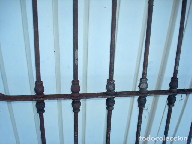 Antig&uuml;edades: Pareja de Rejas antigua de hierro - Foto 4