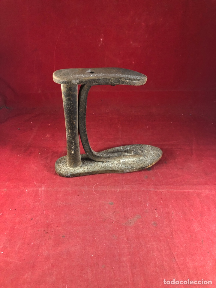 Antig&uuml;edades: Yunke de zapatero - Foto 1
