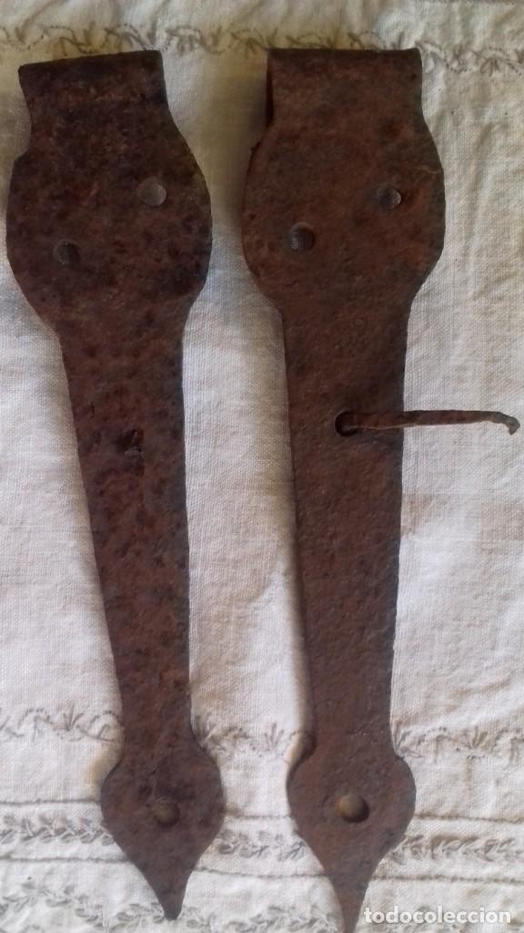 Antig&uuml;edades: Antiguas bisagras de hierro forjado. - Foto 5