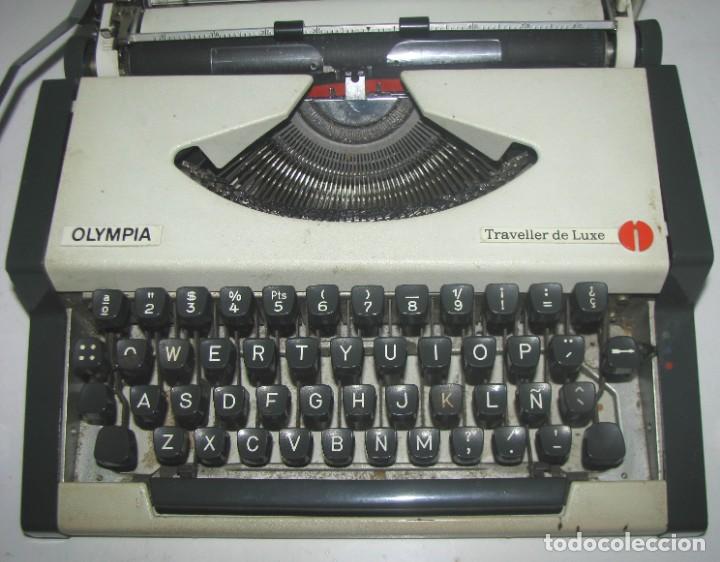 Antigüedades: Antigua maquina de escribir de viaje portatil marca Olympia traveller de luxe con maletin,excelente - Foto 4 - 248790135