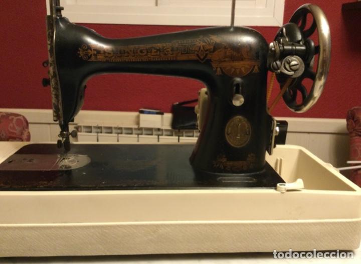 Máquina de coser Singer antigua.