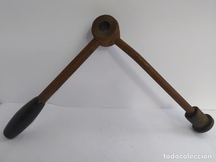 Antig&uuml;edades: PALANCA DENTADA HIERRO - Foto 1