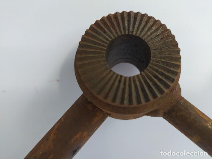 Antig&uuml;edades: PALANCA DENTADA HIERRO - Foto 2