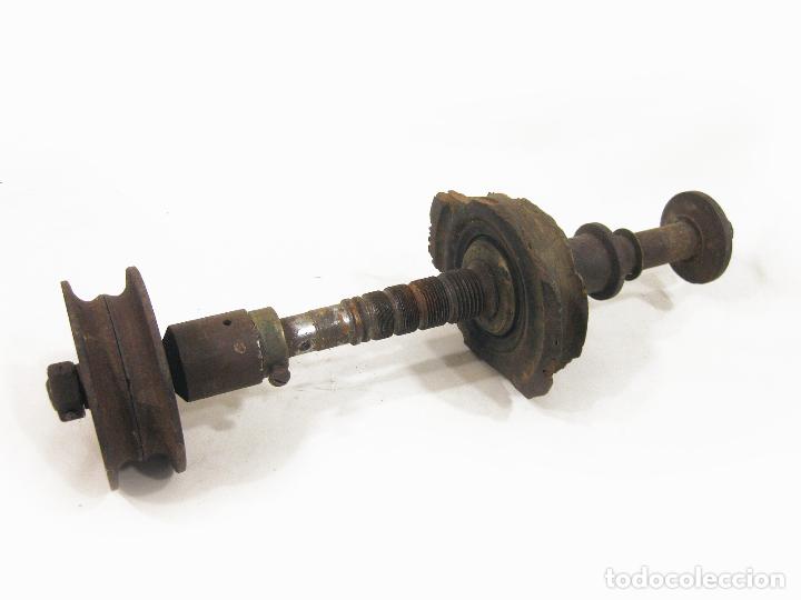 Antig&uuml;edades: ANTIGUO TORNO DE MADERA DE POLEA - Foto 11