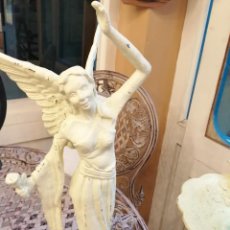 Antigüedades: ANGEL EN HIERRO, PINTADO PARA EXTERIOR, 30 CMS. ALTURA