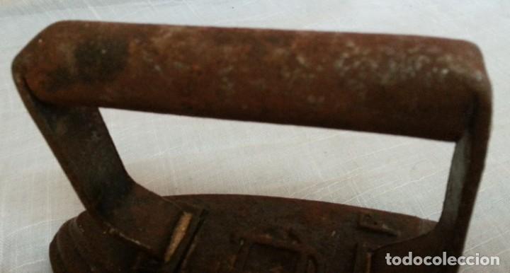Antig&uuml;edades: Plancha antigua de hierro. - Foto 3