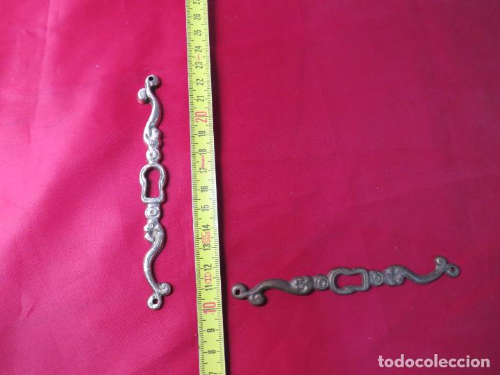 Antig&uuml;edades: LOTE 4 BOCALLAVES DE BRONCE - Foto 2