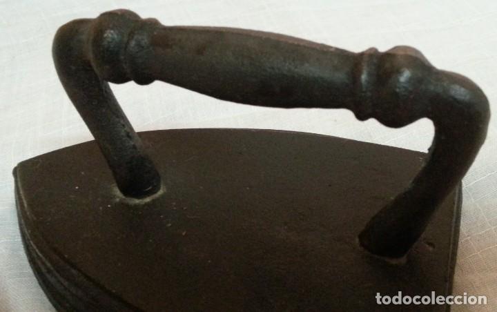 Antig&uuml;edades: Plancha antigua de hierro. - Foto 3