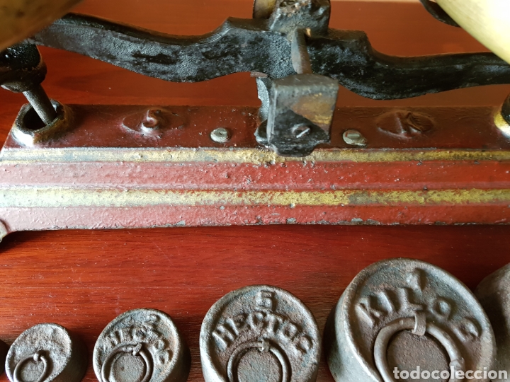 Antig&uuml;edades: Balanza antigua con 6 pesos - Foto 2