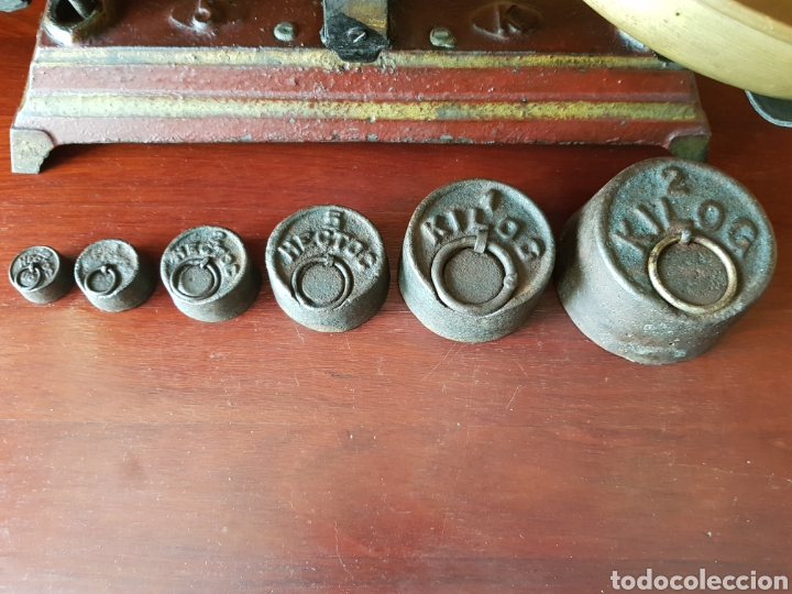 Antig&uuml;edades: Balanza antigua con 6 pesos - Foto 3