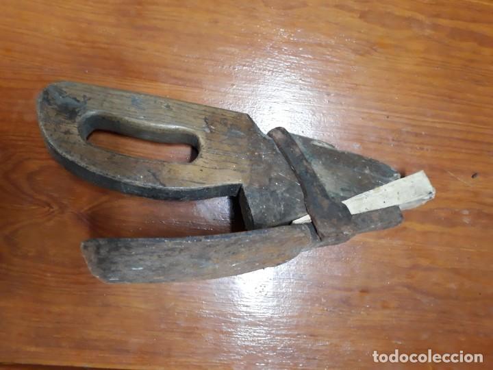 Antig&uuml;edades: HACHUELA .HERRAMIENTA DE CARPINTERIA - Foto 2