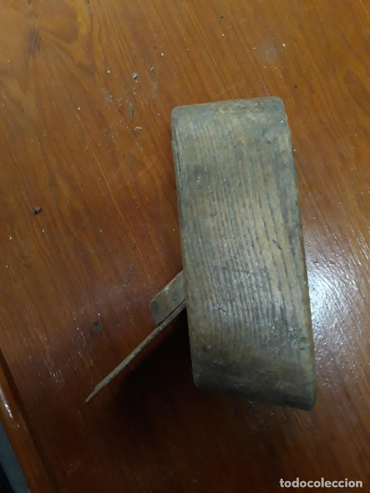 Antig&uuml;edades: ANTIGUO CEPILLO DE CARPINTERO CURVO - Foto 2